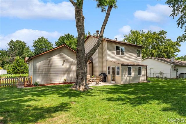 320 Fieldcrest Drive, Belleville, IL 62226