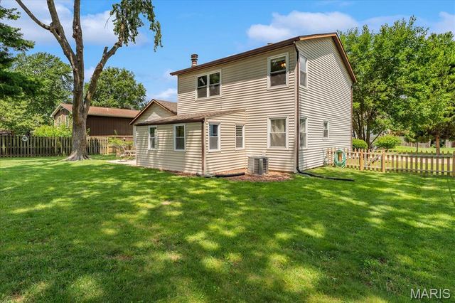320 Fieldcrest Drive, Belleville, IL 62226