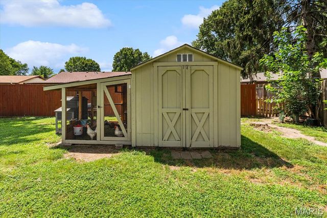 320 Fieldcrest Drive, Belleville, IL 62226