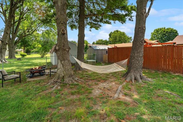 320 Fieldcrest Drive, Belleville, IL 62226