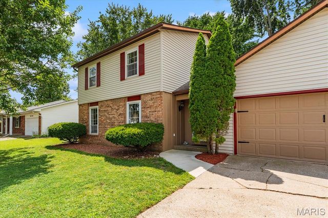 320 Fieldcrest Drive, Belleville, IL 62226