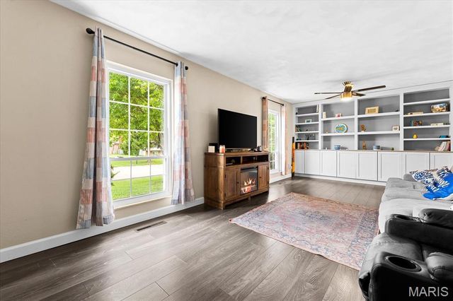320 Fieldcrest Drive, Belleville, IL 62226