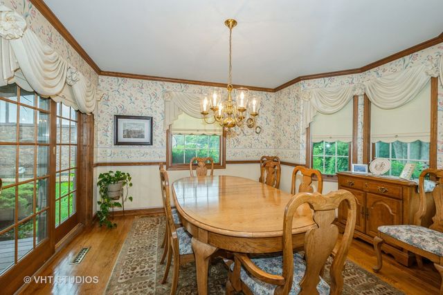226 Cove Drive, Flossmoor, IL 60422