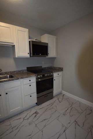 8 Flume Rd 4, Beverly, MA 01915