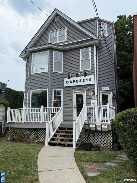 454 Broad Avenue, Leonia, NJ 07605