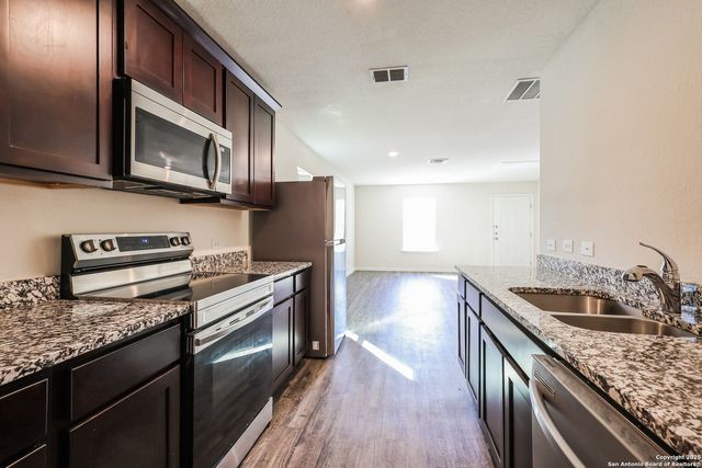 528 new braunfels, Seguin, TX 78155