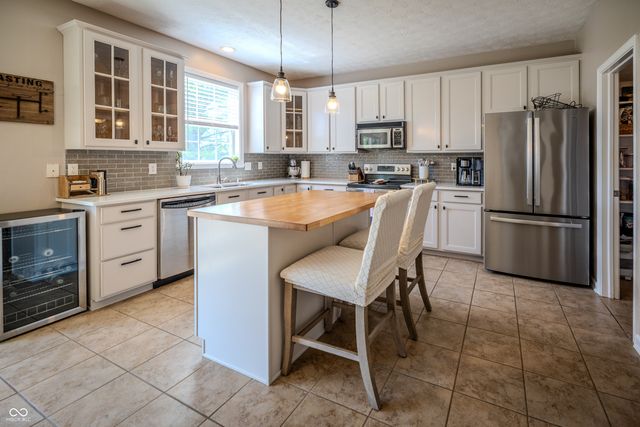 5825 Courtyard Crescent, Indianapolis, IN 46234