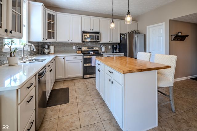 5825 Courtyard Crescent, Indianapolis, IN 46234