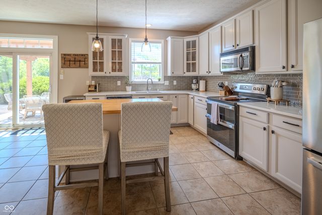 5825 Courtyard Crescent, Indianapolis, IN 46234