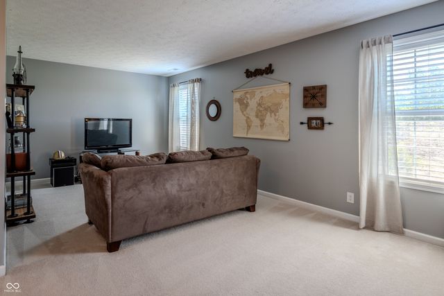 5825 Courtyard Crescent, Indianapolis, IN 46234