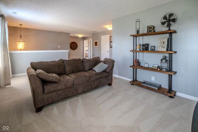 5825 Courtyard Crescent, Indianapolis, IN 46234