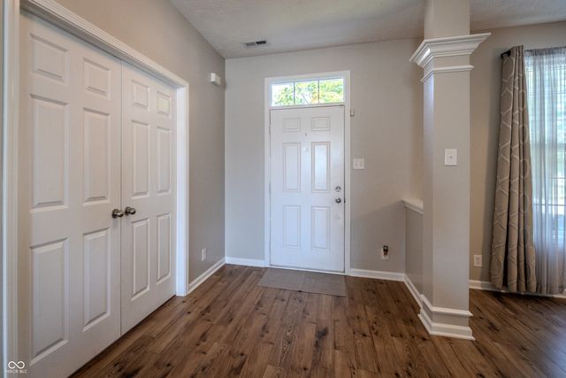 5825 Courtyard Crescent, Indianapolis, IN 46234