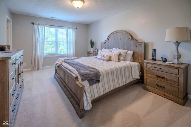 5825 Courtyard Crescent, Indianapolis, IN 46234