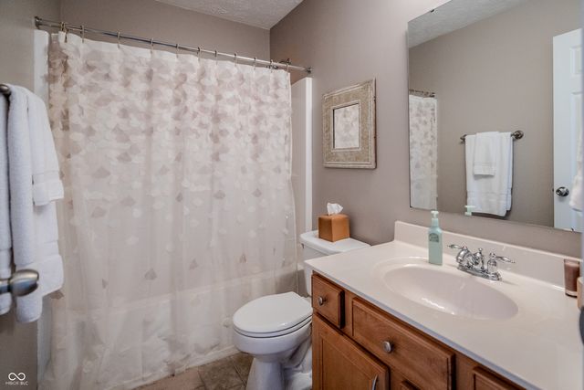 5825 Courtyard Crescent, Indianapolis, IN 46234