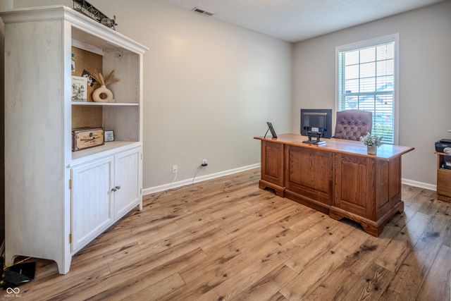 5825 Courtyard Crescent, Indianapolis, IN 46234