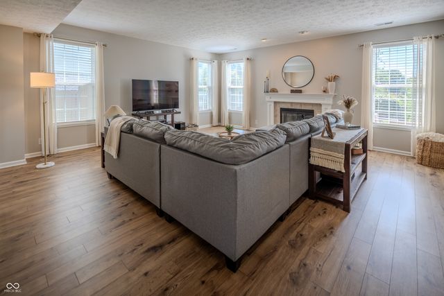 5825 Courtyard Crescent, Indianapolis, IN 46234