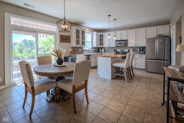 5825 Courtyard Crescent, Indianapolis, IN 46234