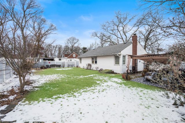 24 Park Place, Patchogue, NY 11772