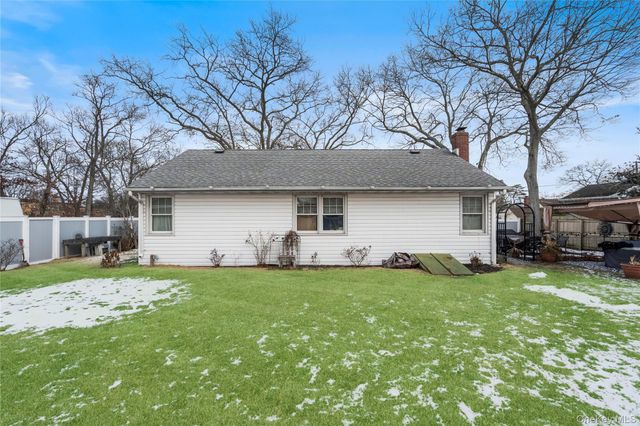 24 Park Place, Patchogue, NY 11772