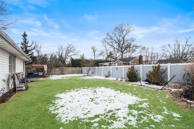 24 Park Place, Patchogue, NY 11772