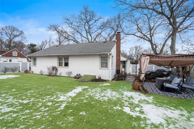 24 Park Place, Patchogue, NY 11772