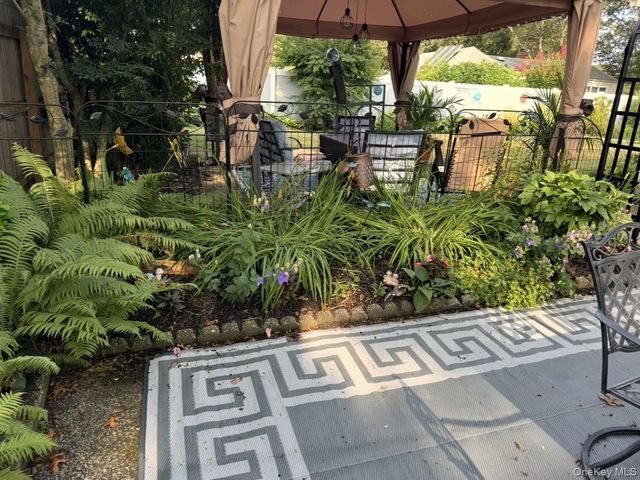 24 Park Place, Patchogue, NY 11772