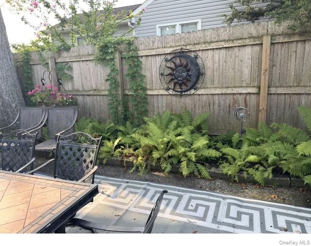 24 Park Place, Patchogue, NY 11772