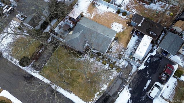 24 Park Place, Patchogue, NY 11772