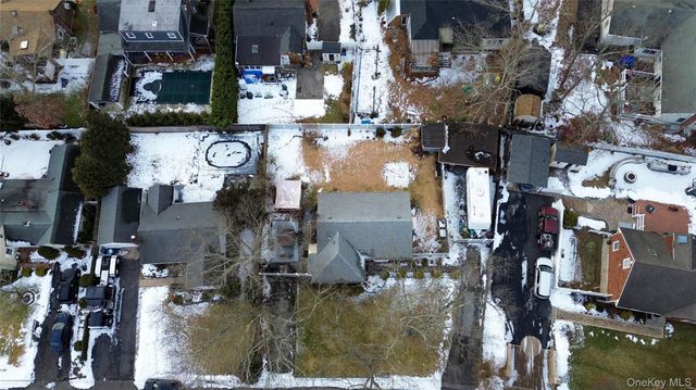 24 Park Place, Patchogue, NY 11772