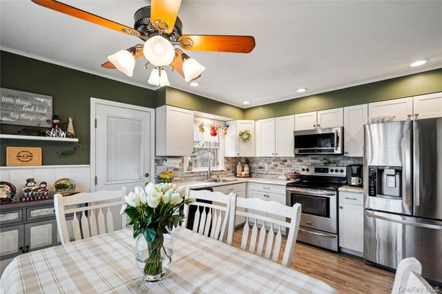 24 Park Place, Patchogue, NY 11772