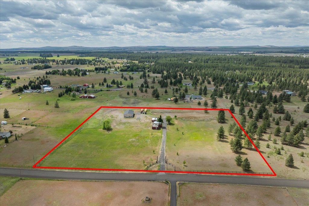 9 N Dover Rd, Medical Lake, WA 99022