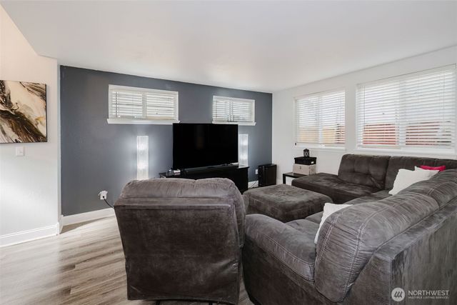 1325 SE Casandra Loop, Port Orchard, WA 98366