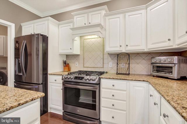 3641 REGENCY LN, York, PA 17402