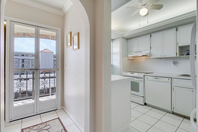 20 Yacht Club Drive 309, North Palm Beach, FL 33408