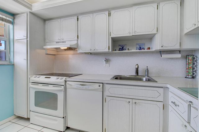20 Yacht Club Drive 309, North Palm Beach, FL 33408