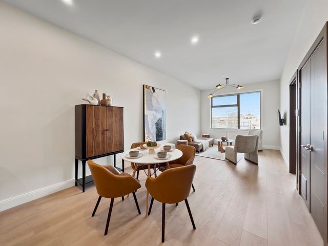 123 Essex 303, Lawrence, MA 01840