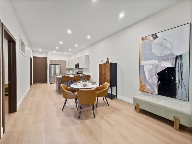 123 Essex 303, Lawrence, MA 01840