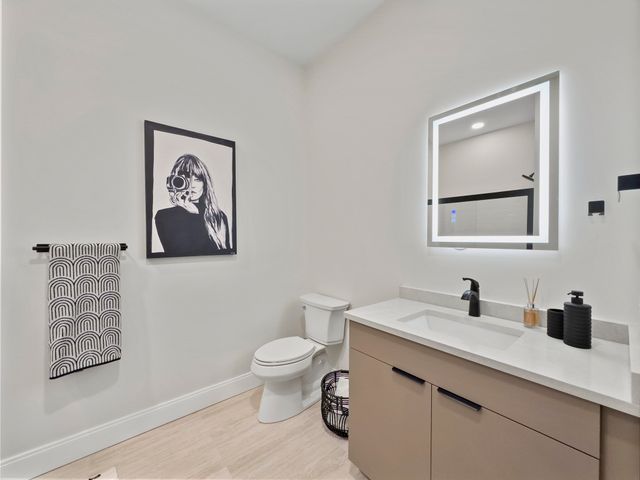 123 Essex 303, Lawrence, MA 01840