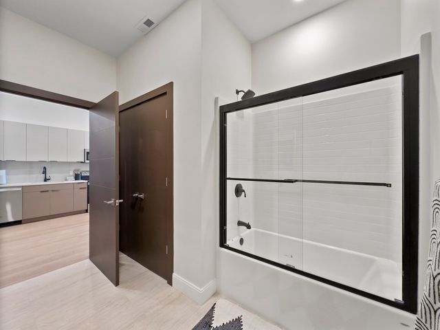 123 Essex 303, Lawrence, MA 01840