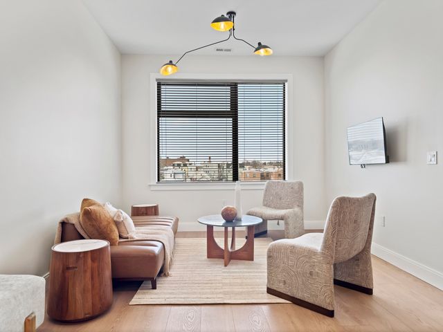 123 Essex 303, Lawrence, MA 01840