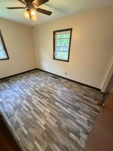 2441 S Westwood Avenue, Springfield, MO 65807