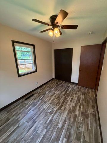 2441 S Westwood Avenue, Springfield, MO 65807