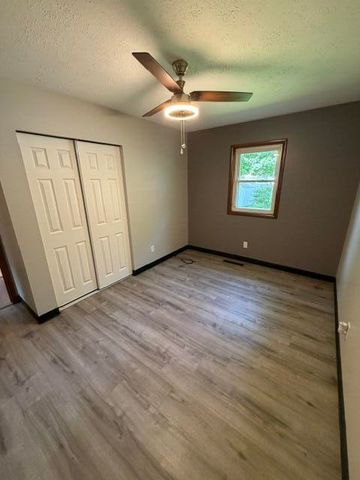 2441 S Westwood Avenue, Springfield, MO 65807