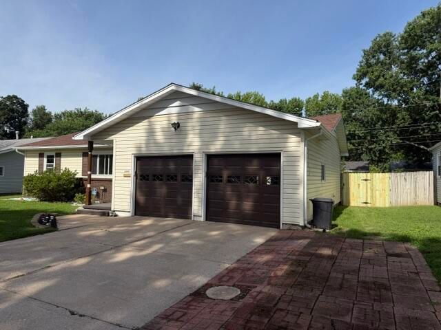 2441 S Westwood Avenue, Springfield, MO 65807