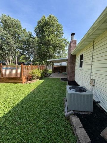 2441 S Westwood Avenue, Springfield, MO 65807