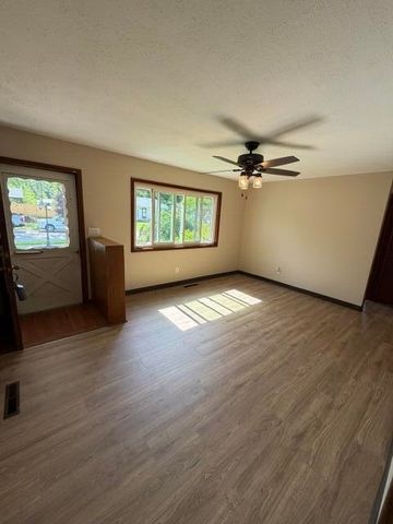 2441 S Westwood Avenue, Springfield, MO 65807