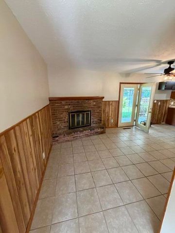 2441 S Westwood Avenue, Springfield, MO 65807
