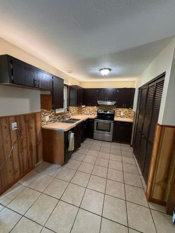 2441 S Westwood Avenue, Springfield, MO 65807