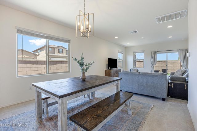 958 W Calle Las Varitas, Sahuarita, AZ 85629