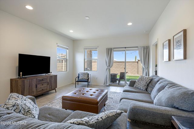 958 W Calle Las Varitas, Sahuarita, AZ 85629